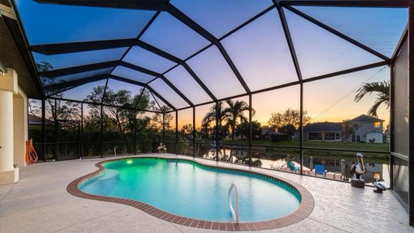 Discover Premier Vacation Homes with Private Pools and Scenic Waterfronts