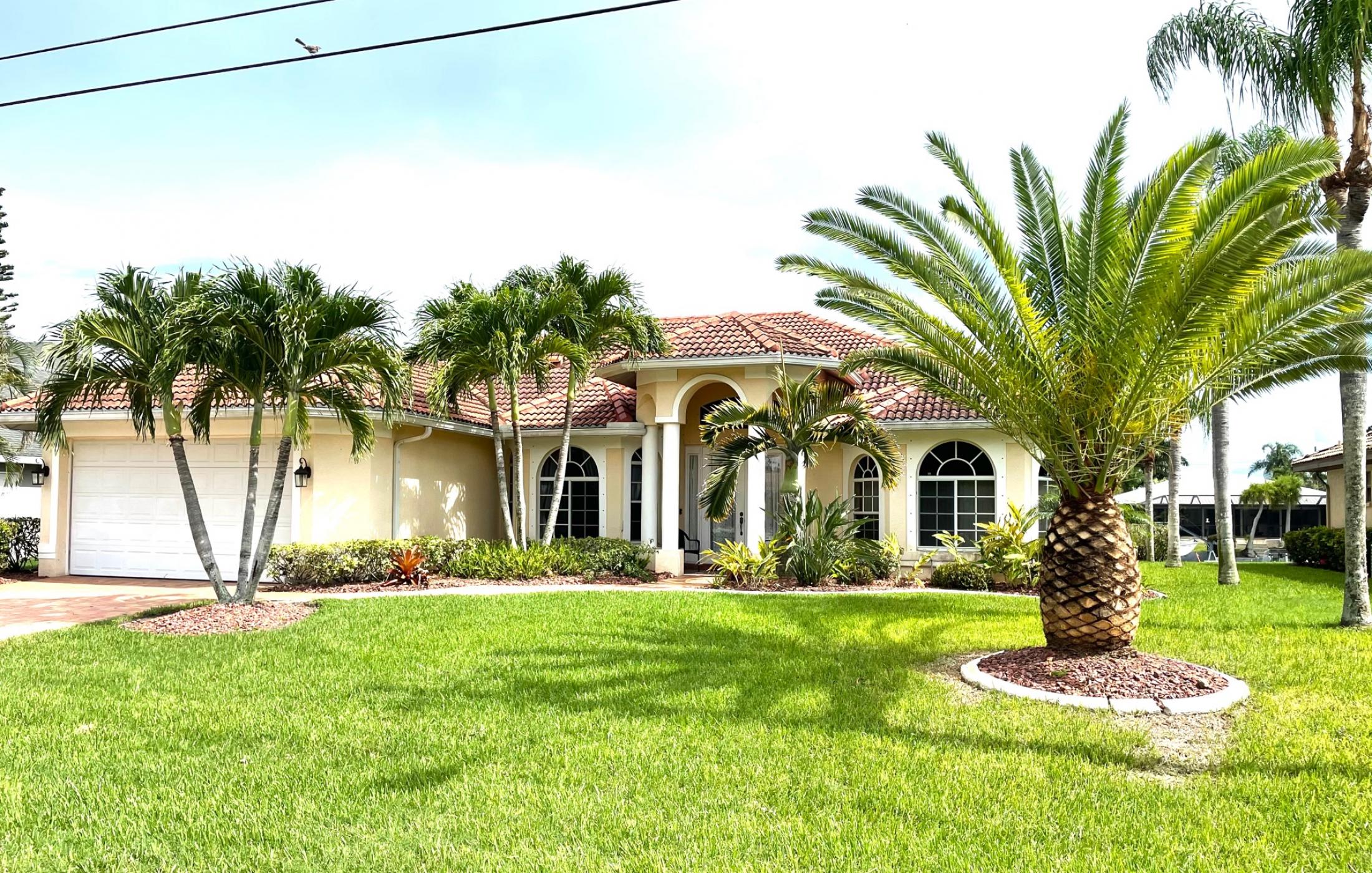 Best Villa in Cape Coral Airbnb Call (239) 2979151